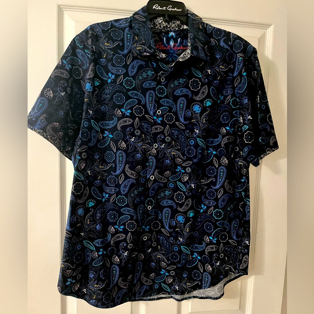 NWOT Robert Graham Short Sleeve Button Down shirt